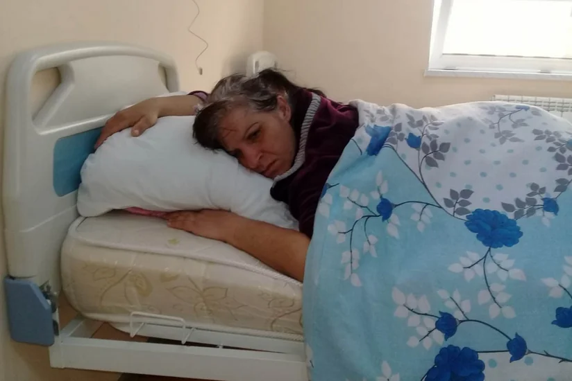 Ucarda dəmir parçası qadının kürəyindən girərək qarnından çıxıb - FOTO