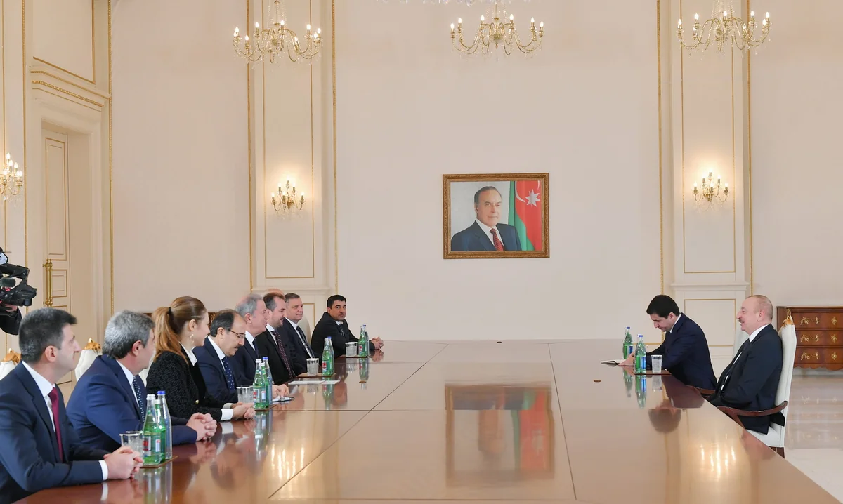 Президент Ильхам Алиев принял Хулуси Акара