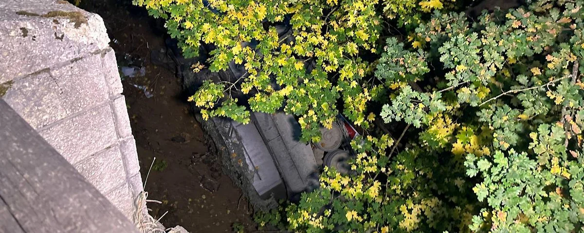 Leopard 2 tank overturns in Austria