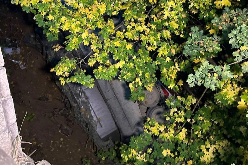 Leopard 2 tank overturns in Austria