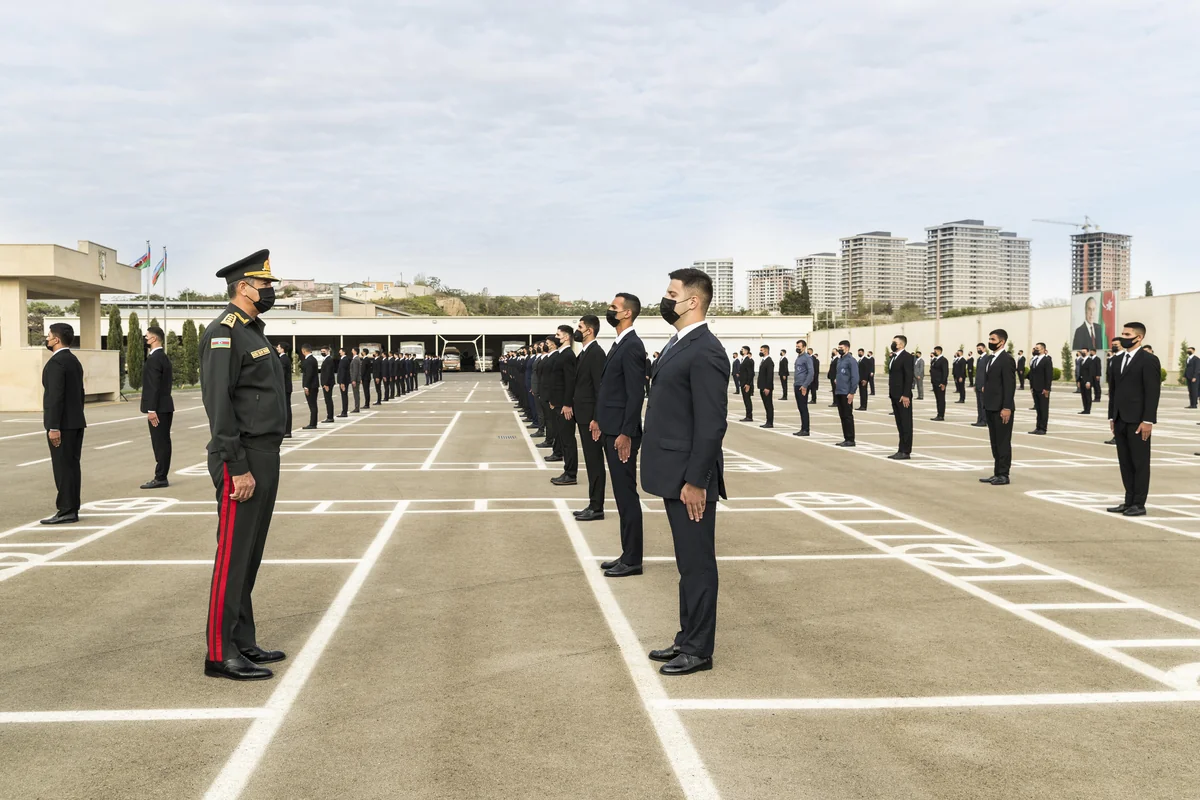Vilayət Eyvazov sıra baxışı keçirib