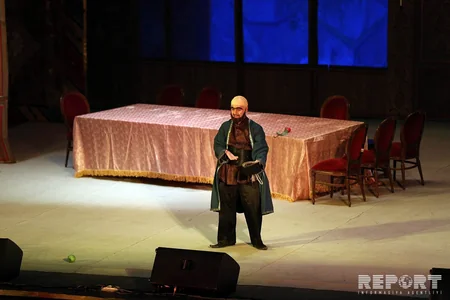 Студенты Бакинской высшей школы нефти исполнили оперетту Не та, так эта - ВИДЕО