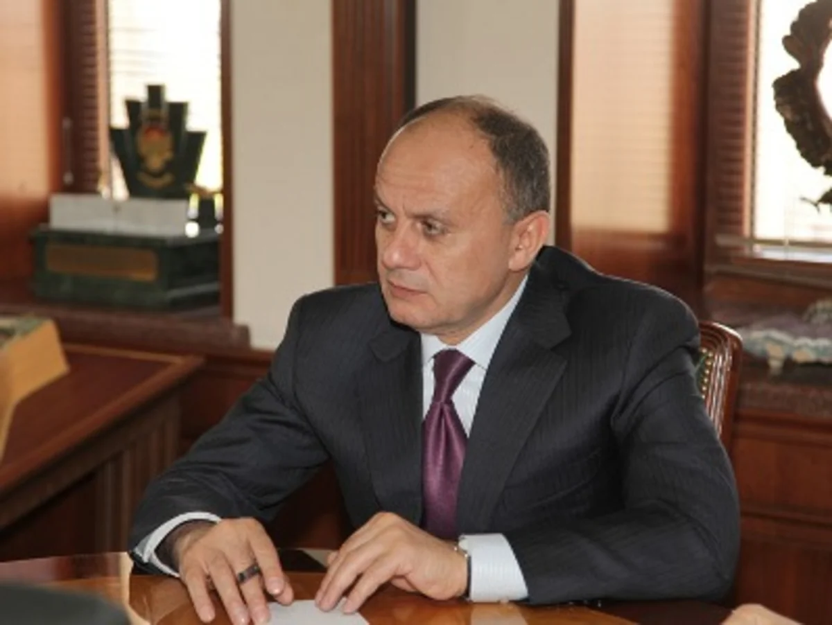 ​Ermənistanın müdafiə naziri Moskvaya səfərə gedib