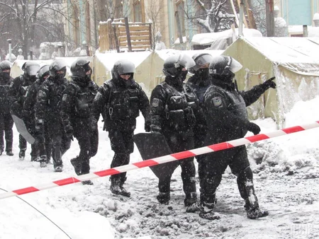 Ukrayna polisi Ali Rada yaxınlığındakı çadır düşərgəsinin ləğv edildiyini açıqlayıb - YENİLƏNİB