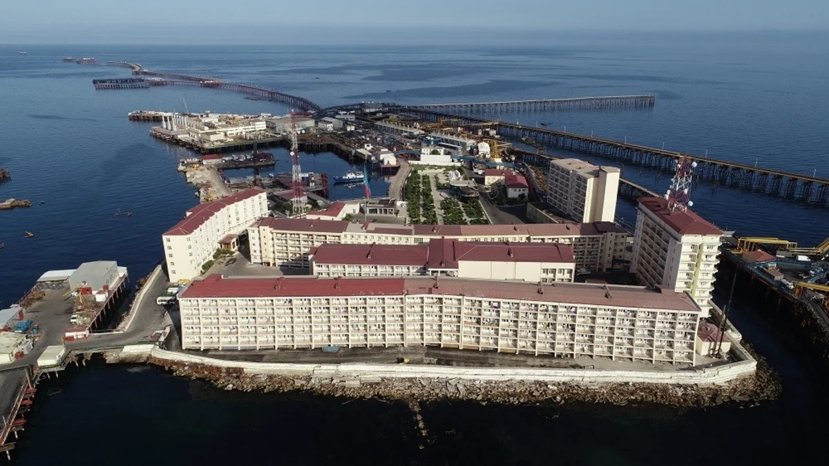 SOCAR prezidenti Neft Daşlarında neftçilərlə görüşüb