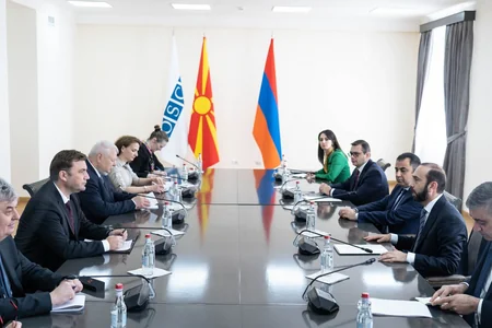 ATƏT sədri Ermənistanın XİN başçısı ilə regiondakı durumu müzakirə edib