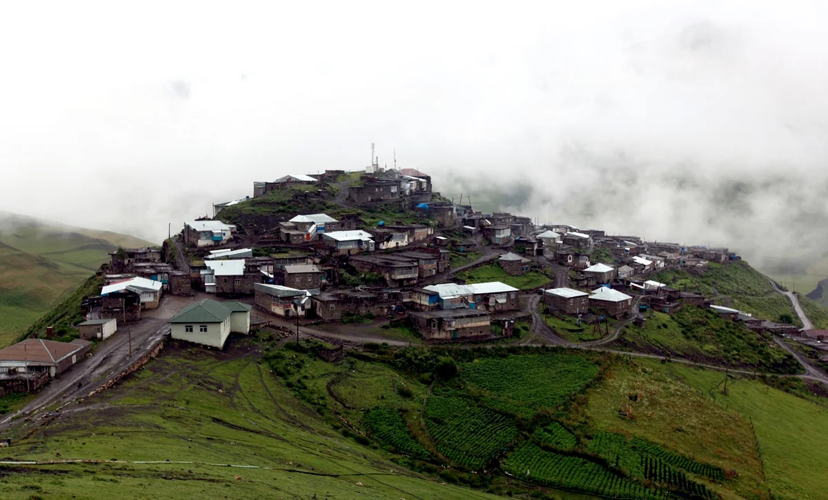 Qubanın Xınalıq kəndində 16 qəzalı ev bərpa ediləcək