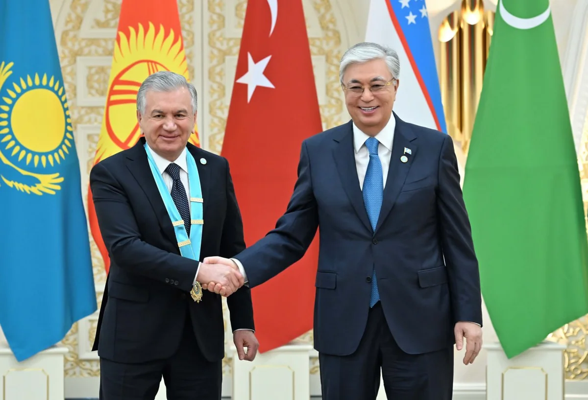 Özbəkistan Prezidentinə Türk Dünyasının Ali Ordeni təqdim olunub