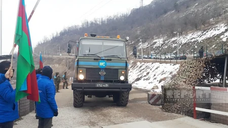 По дороге Ханкенди-Лачын беспрепятственно проехали 78 автомобиля российских миротворцев