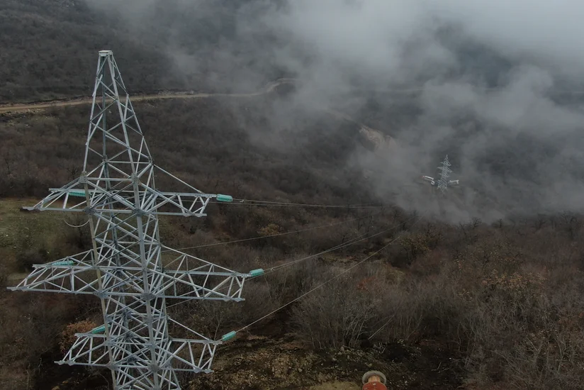 В Шушу прокладывают высоковольтную линию электропередачи