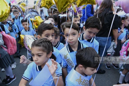 Birincilərin ilk dərs günü - FOTOREPORTAJ