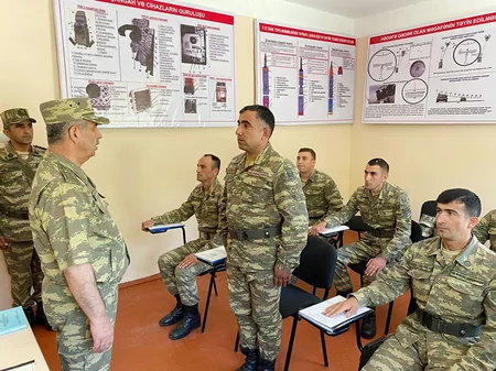 Müdafiə naziri Kəlbəcər və Laçındakı hərbi hissələrdə olub
