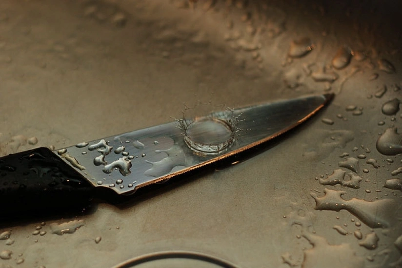 Bakıda ahıl kişi özünü bıçaqlayaraq intihara cəhd göstərib