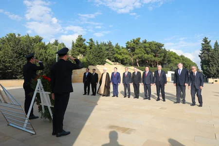 Prosecutor Generals of foreign countries visit Alleys of Honor and Martyrs 