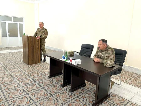 Azərbaycan Ordusunun Baş Qərargah rəisi Quru Qoşunlarında olub, müşavirə keçirib