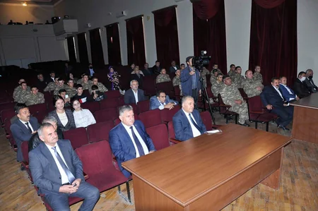 Агдамский театр представил первый спектакль военнослужащим