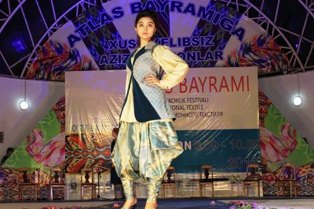 Azerbaijani kalaghai and silk exhibited in Uzbekistan's Atlas Bayrami