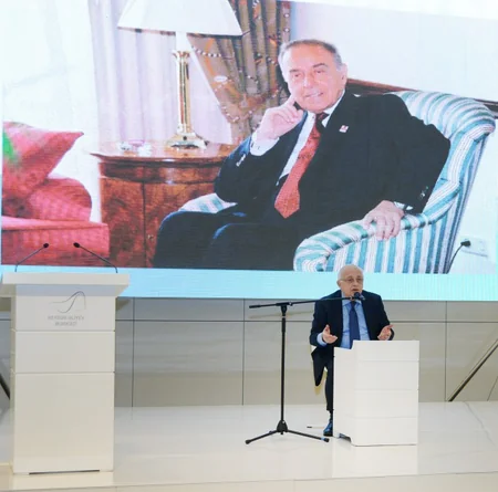 Heydər Əliyev Mərkəzində ümummilli liderə həsr olunan elmi-praktik konfrans keçirilib