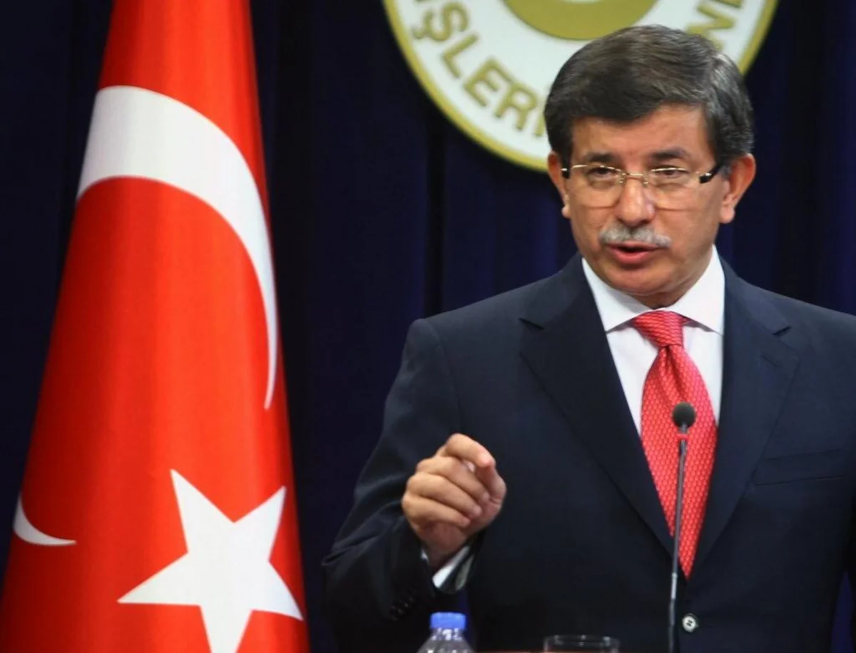 ​Əhməd Davudoğlu: Ermənilər Azərbaycanın bir rayonundan çıxsaydı, sərhədlər açıla bilərdi