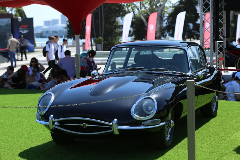 Formula 1in fan zonasında klassik avtomobillərin sərgisi keçirilir