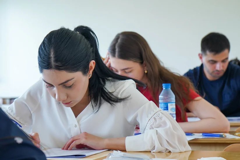 Dövlət qulluğu vəzifələri üzrə test imtahanı keçirilib