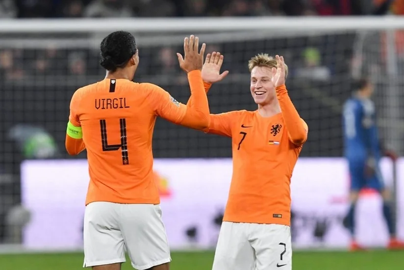 Niderland yığmasının iki futbolçusu Millətlər Liqası matçını buraxacaq