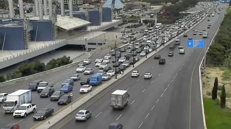 Bakının bir çox yollarında sıxlıq yaranıb