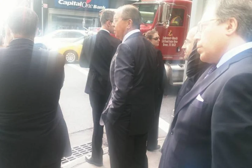 Глава МИД России отправился на заседание Генассамблеи ООН пешком - ФОТО