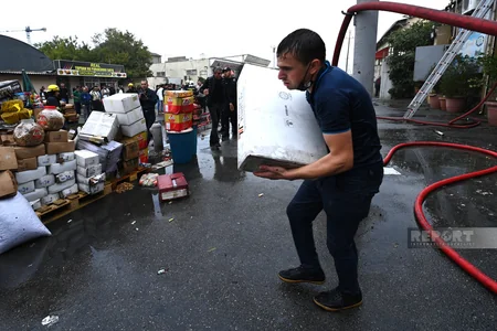 Bakıda ticarət obyektindəki yanğın söndürülüb - YENİLƏNİB-3