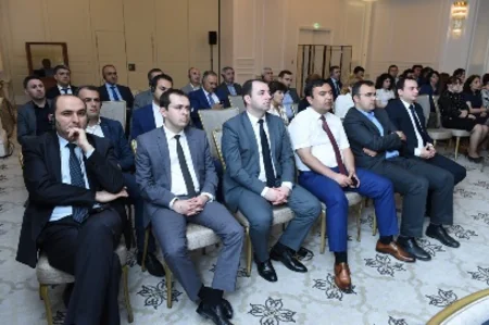 SOCAR officials attend a seminar on theme 'Management of changes'