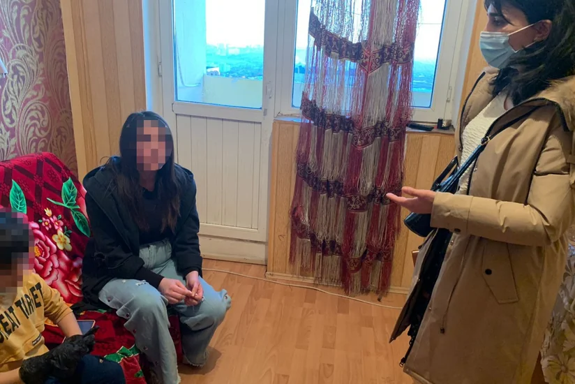 Dövlət Komitəsi azyaşlını evdə tək qoyan ailəni nəzarətə götürüb