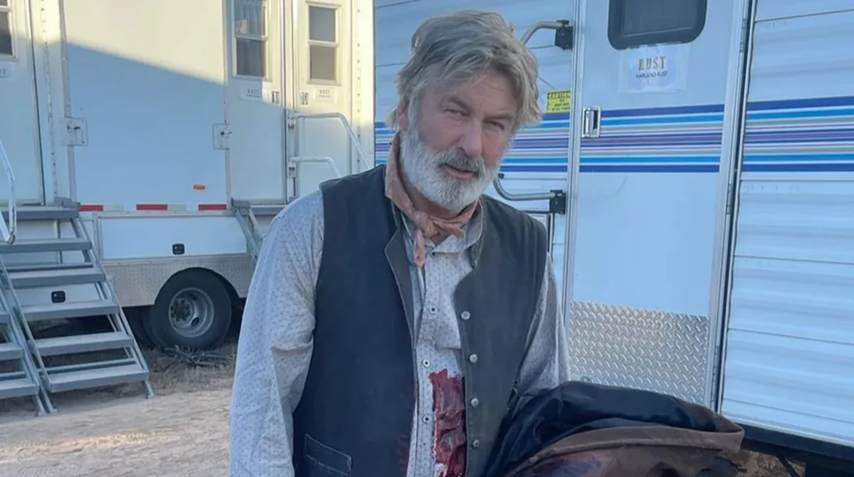 Balduin filmin çəkilişləri zamanı həlak olan operatorun vida mərasimində iştirak edib