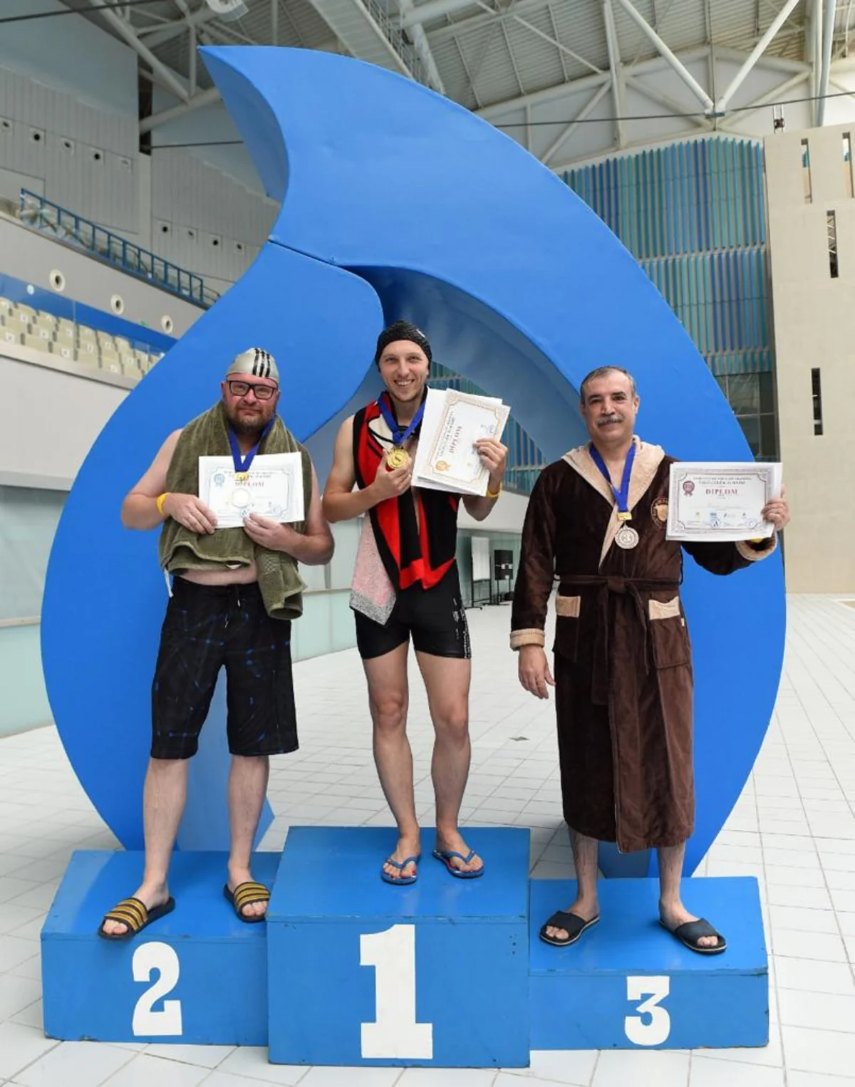 Media nümayəndələri arasında üzgüçülük turniri keçirilib