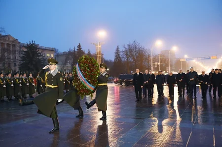 Prezident İlham Əliyev Minskdə “Qələbə” meydanını ziyarət edib