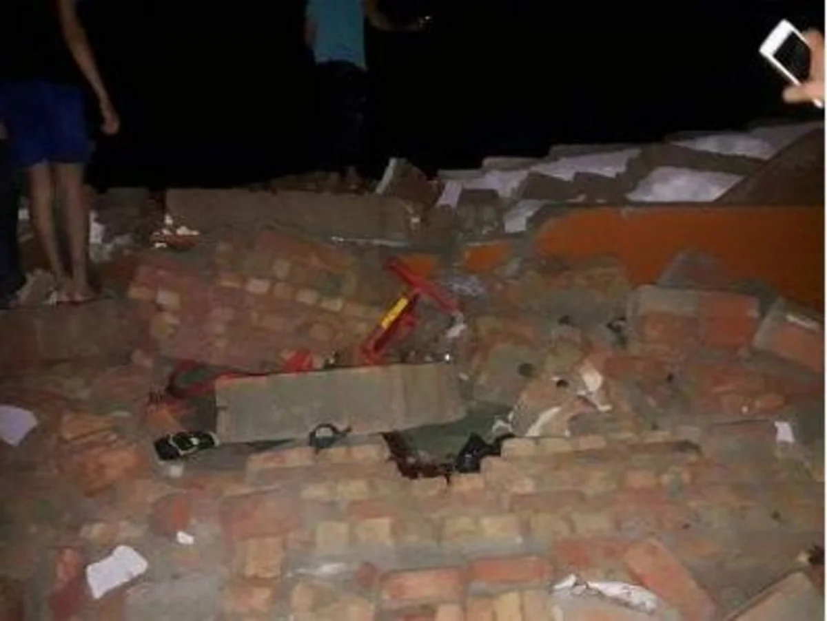 В Индии при обрушении стены во время свадьбы погибли более 20 человек