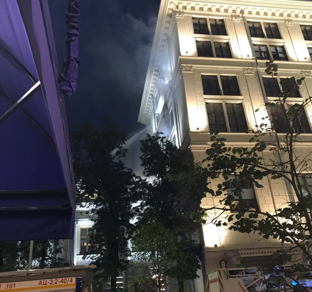 В Москве загорелось здание Центробанка - ВИДЕО