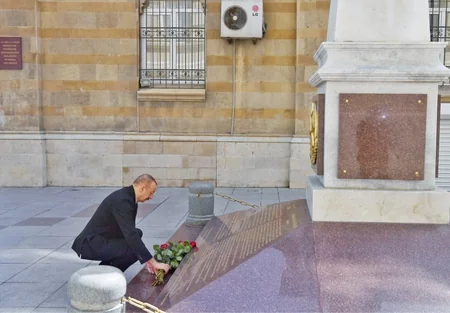 President Aliyev visits monument to Azerbaijan Democratic Republic