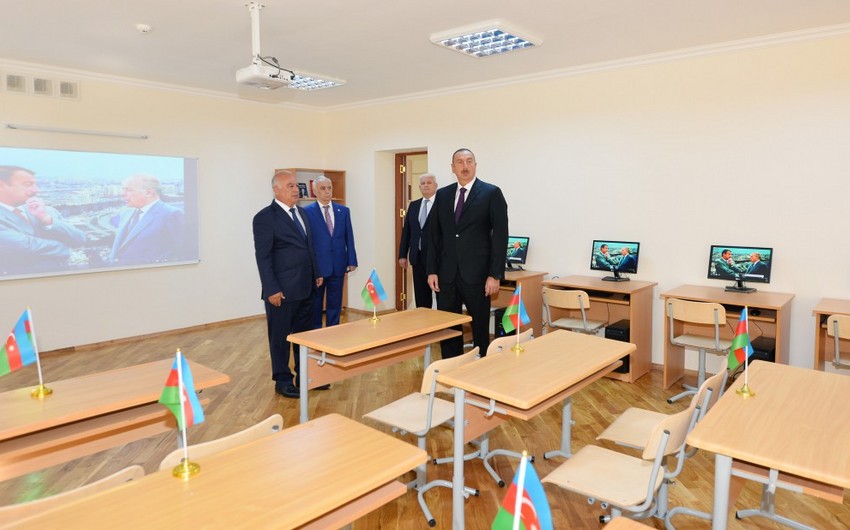 Prezident İlham Əliyev Bakıdakı 261 nömrəli məktəb-liseydə əsaslı təmirdən sonra görülən işlərlə tanış olub - YENİLƏNİB