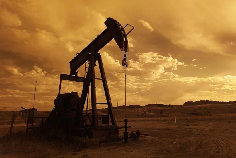 Нефть Brent торгуется ниже 56 долларов за баррель