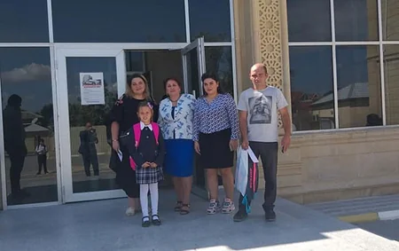 Bakıda atası ilə birlikdə zibil yığan 10 yaşlı qız fərdi təhsilə cəlb olunub