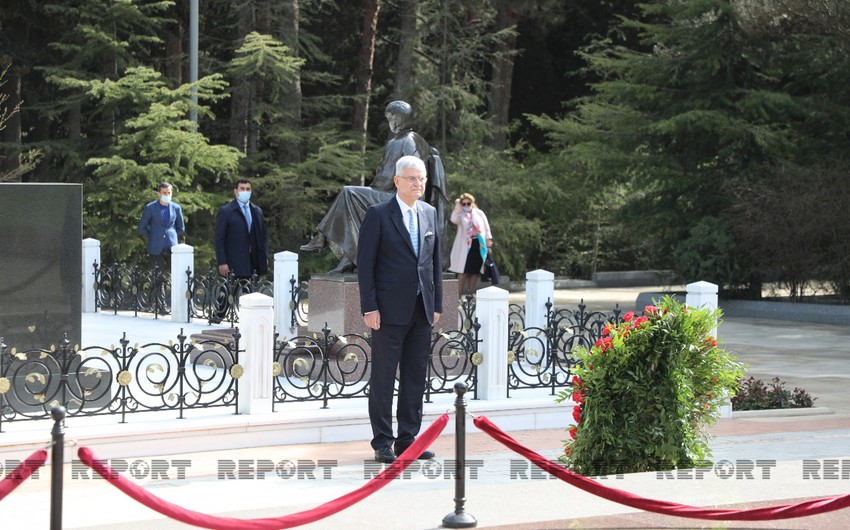BMT Baş Assambleyasının sədri Fəxri və Şəhidlər xiyabanlarını ziyarət edib