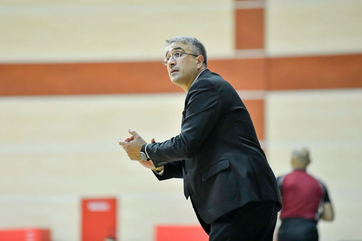 “Xəzri”nin baş məşqçisi: “Çempion olmaq istəyiriksə, diqqətli olmalıyıq”