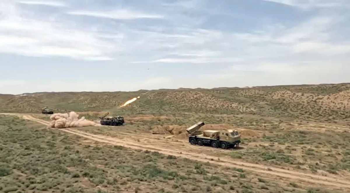 Rocket-artillery batteries hold live-fire tactical exercise
