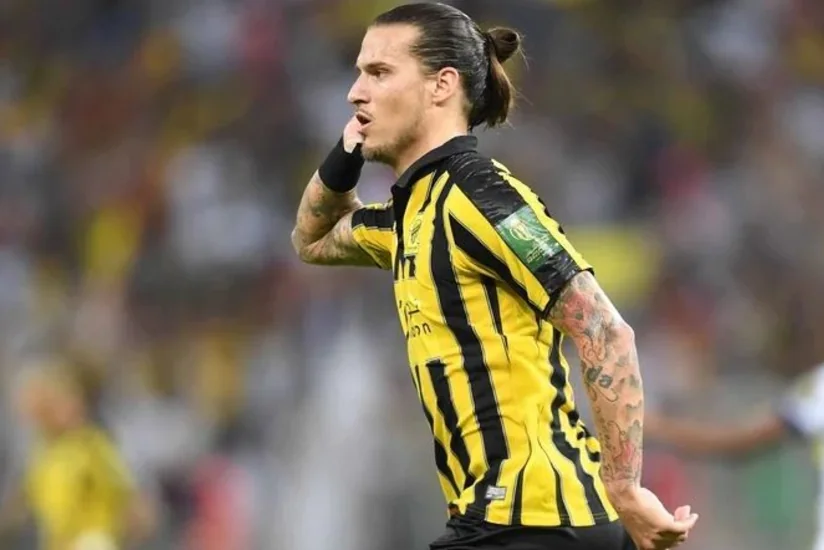 Serbiyalı futbolçu komendant saatında küçəyə çıxdığı üçün həbs olundu