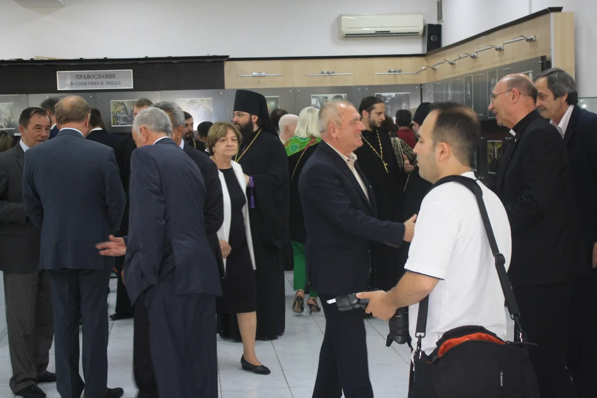 В Баку открылась фотовыставка Православие в событиях и лицах