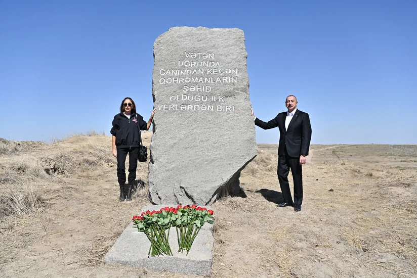 Ilham Aliyev and Mehriban Aliyeva visit memorial plaque dedicated to Remembrance Day in Qarakhanbayli