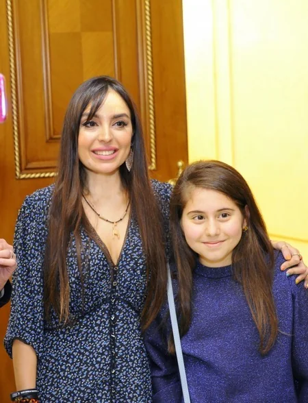 Leyla Əliyeva “Balaca şahzadə” əsərinin motivləri əsasında hazırlanan tamaşanın premyerasına baxıb