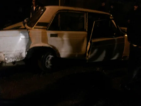 ​Lənkəranda yaralı aparan Ambulance qəzaya düşüb - FOTO