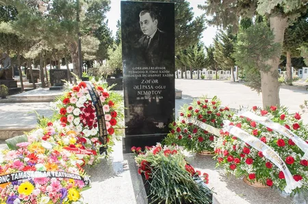 Görkəmli rejissor Zəfər Nemətov Fəxri Xiyabanda anılıb