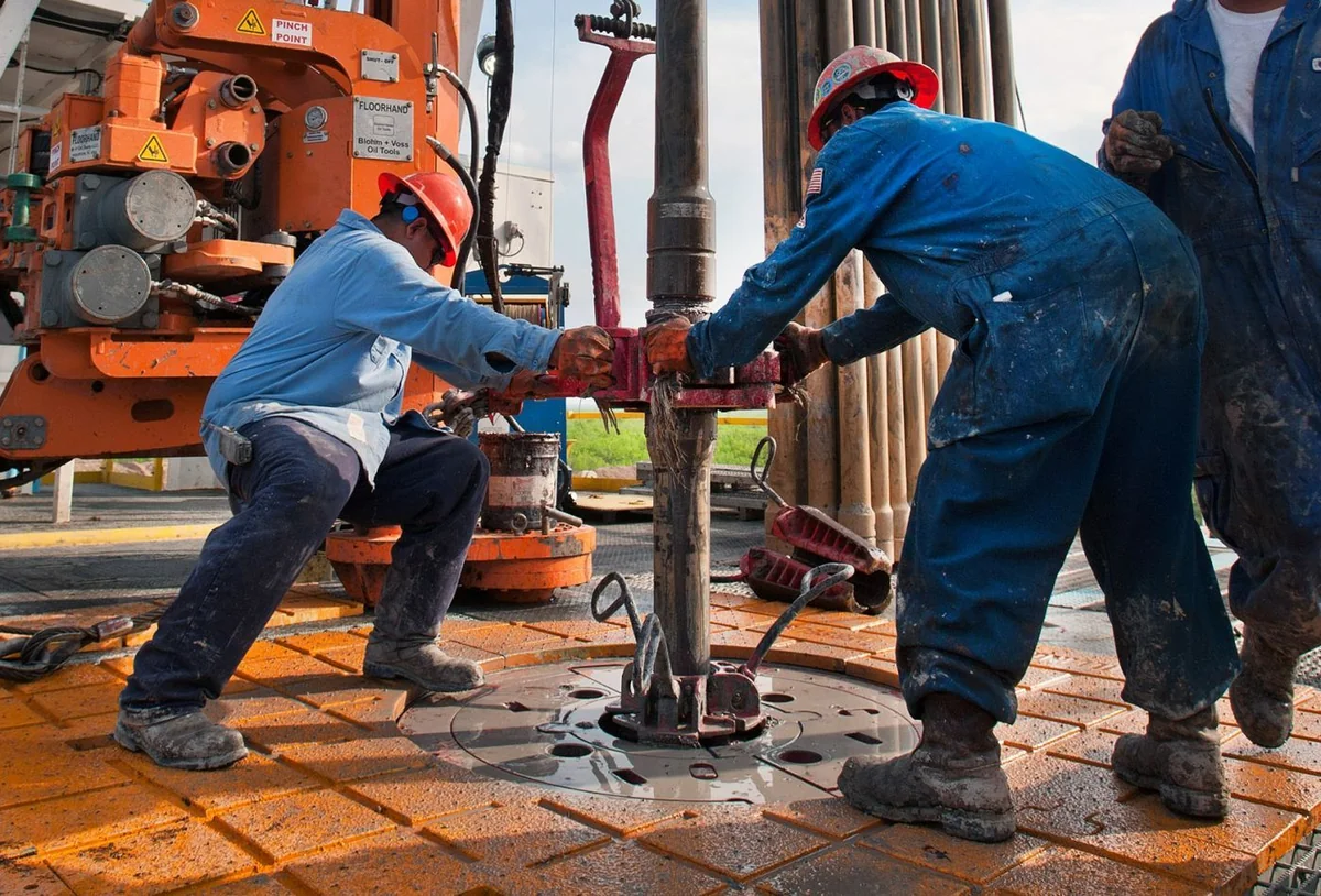 Azerbaijani oil price drops